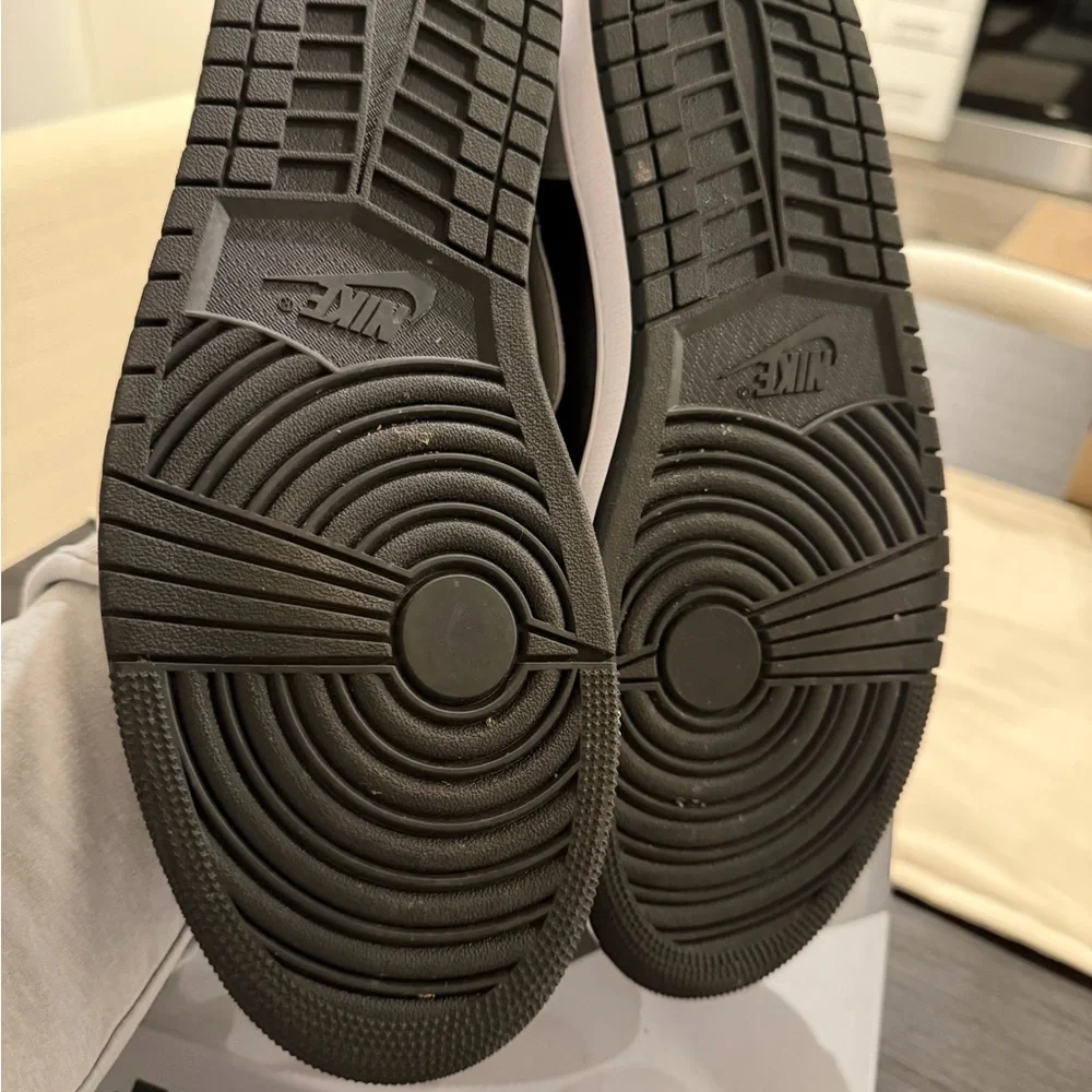 Nike Men's Black and Gray Air Jordan 1 Retro Low size 11.5 - Picture 4 of 6